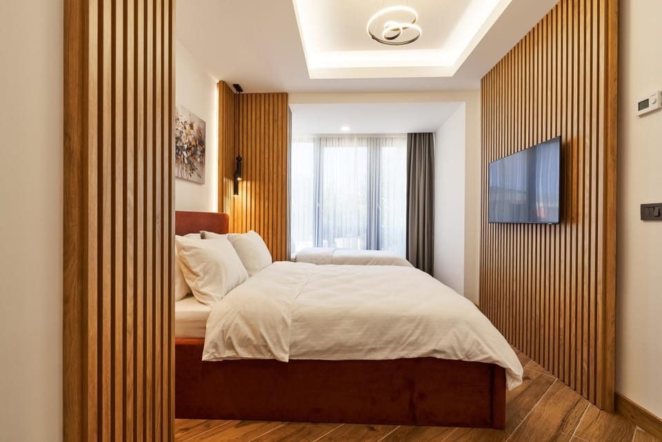 Bed, TV and multimedia, Photo of the whole room, Bedroom