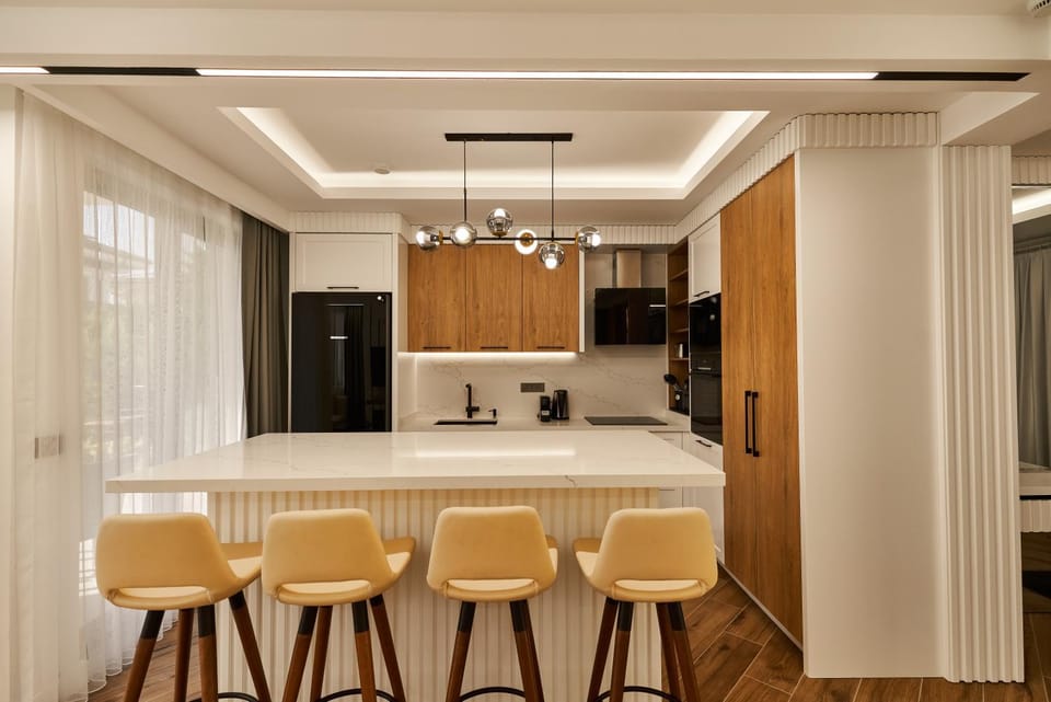 Kitchen or kitchenette, Dining area, minibar, oven