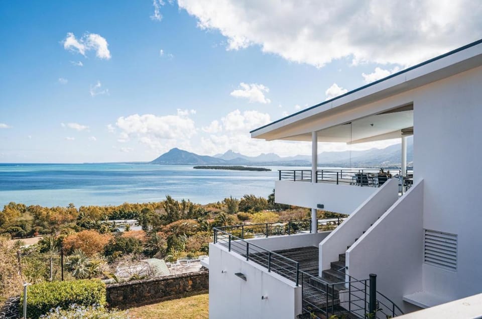 Villa Dabbadia, une vue unique et spectaculaire Villa in Rivière Noire District, Mauritius