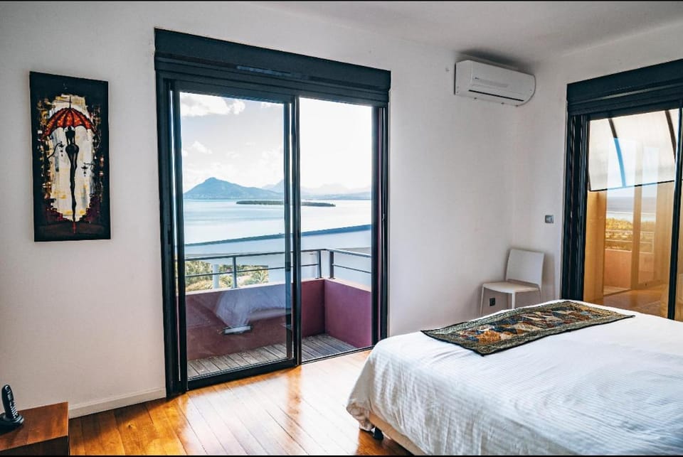 Villa Dabbadia, une vue unique et spectaculaire Villa in Rivière Noire District, Mauritius