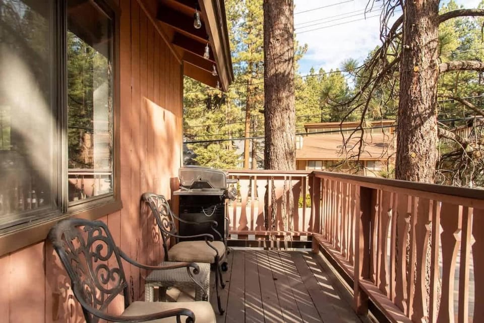 Eagle's Chalet Summit View Apartment in Big Bear