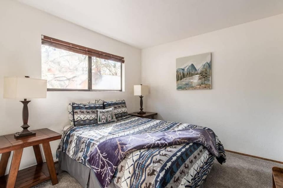 Eagle's Chalet Summit View Apartment in Big Bear