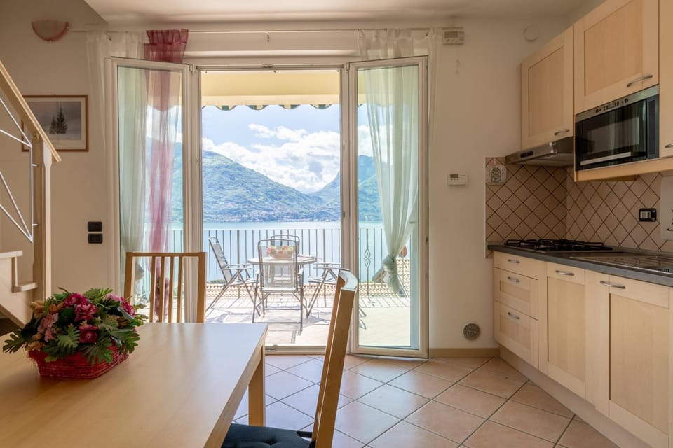 Natural landscape, Kitchen or kitchenette, Dining area, Mountain view, stove