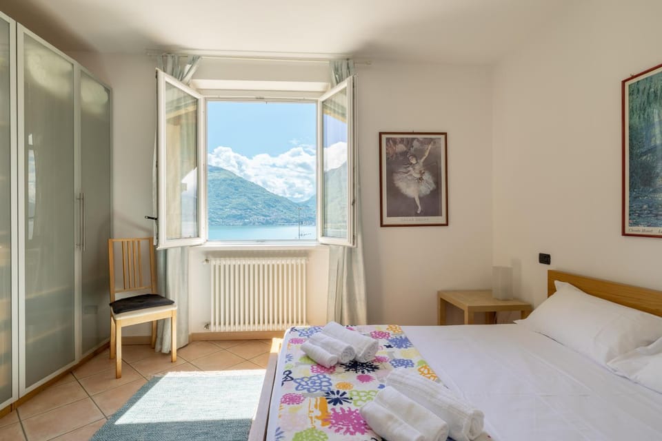 Bed, Natural landscape, Photo of the whole room, Bedroom, Mountain view, internet, towels