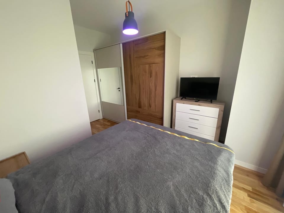 Bed, TV and multimedia, Photo of the whole room, Bedroom, wardrobe