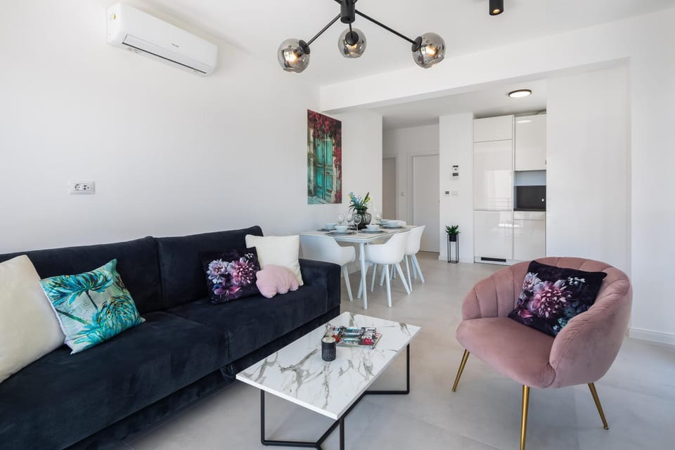 Luxury apartment Edvina with private parking Apartment in Makarska