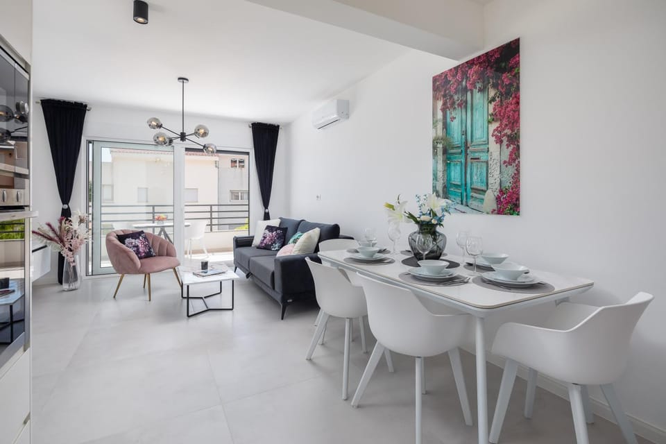 Luxury apartment Edvina with private parking Apartment in Makarska