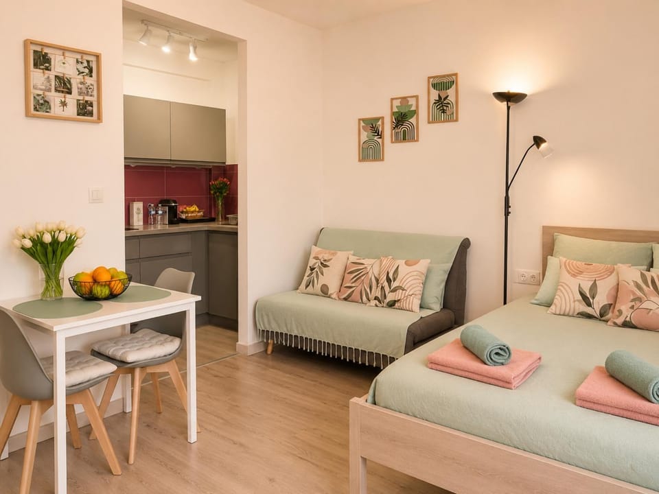 Bed, Living room, Dining area, Bedroom, kitchen