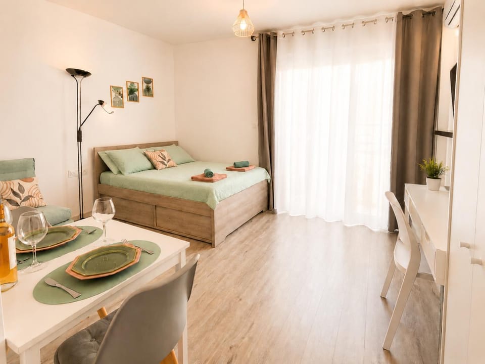 Living room, Dining area, Bedroom