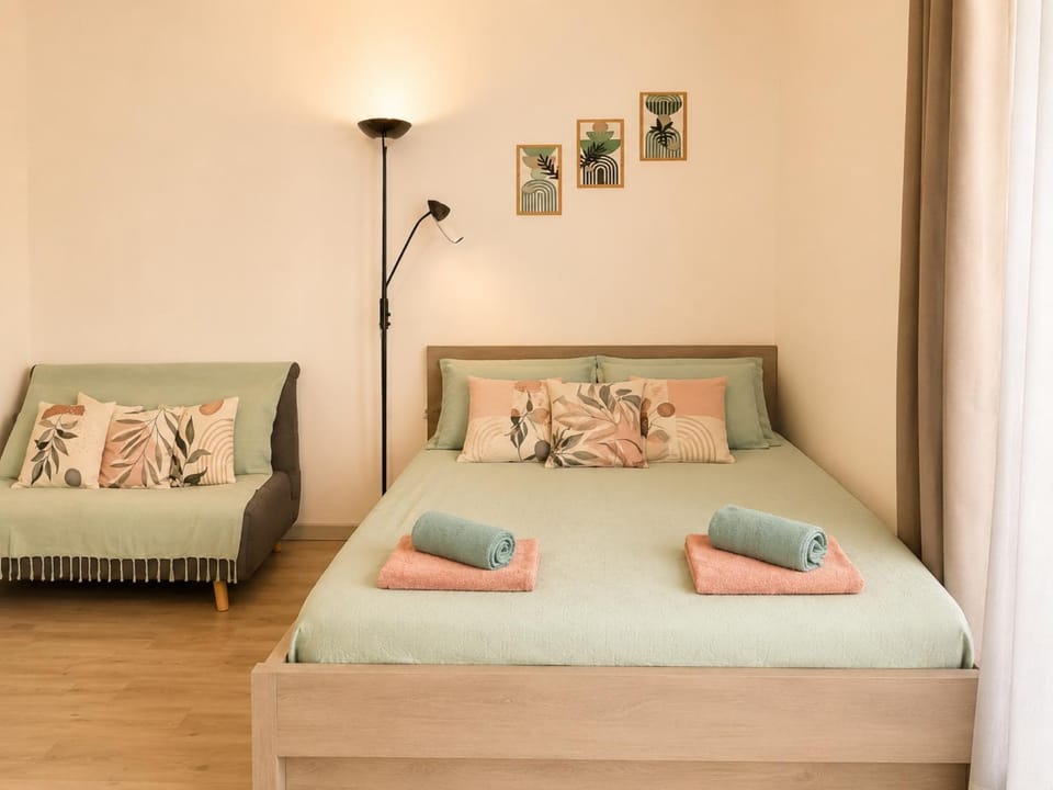 Bed, Bedroom