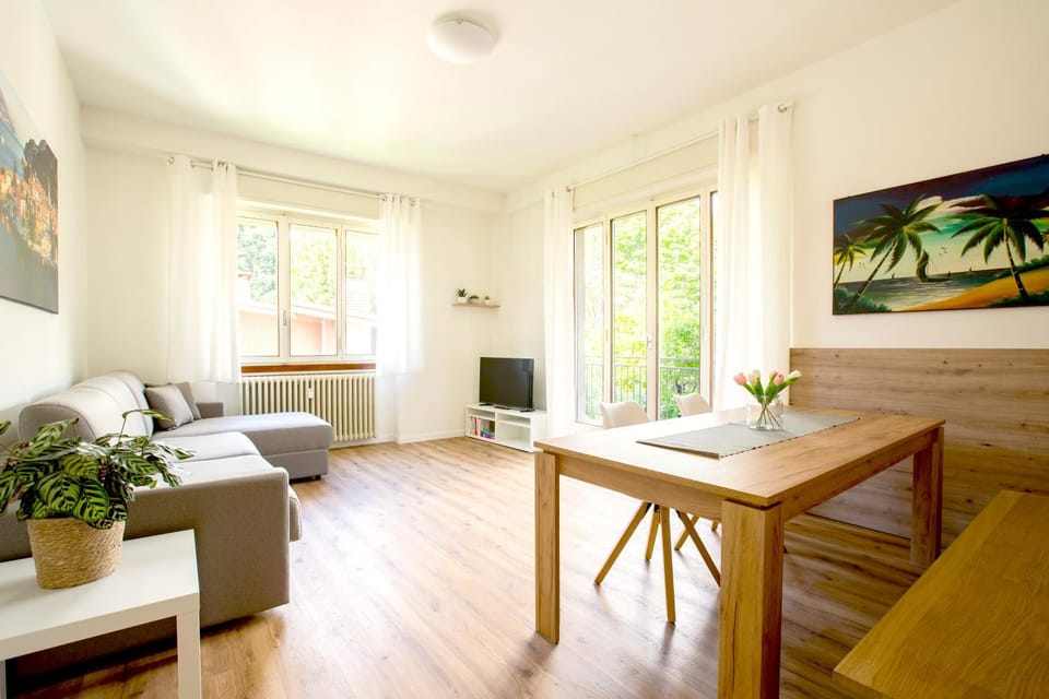 Day, Living room, Seating area