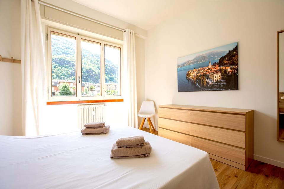 Bed, Bedroom, Mountain view