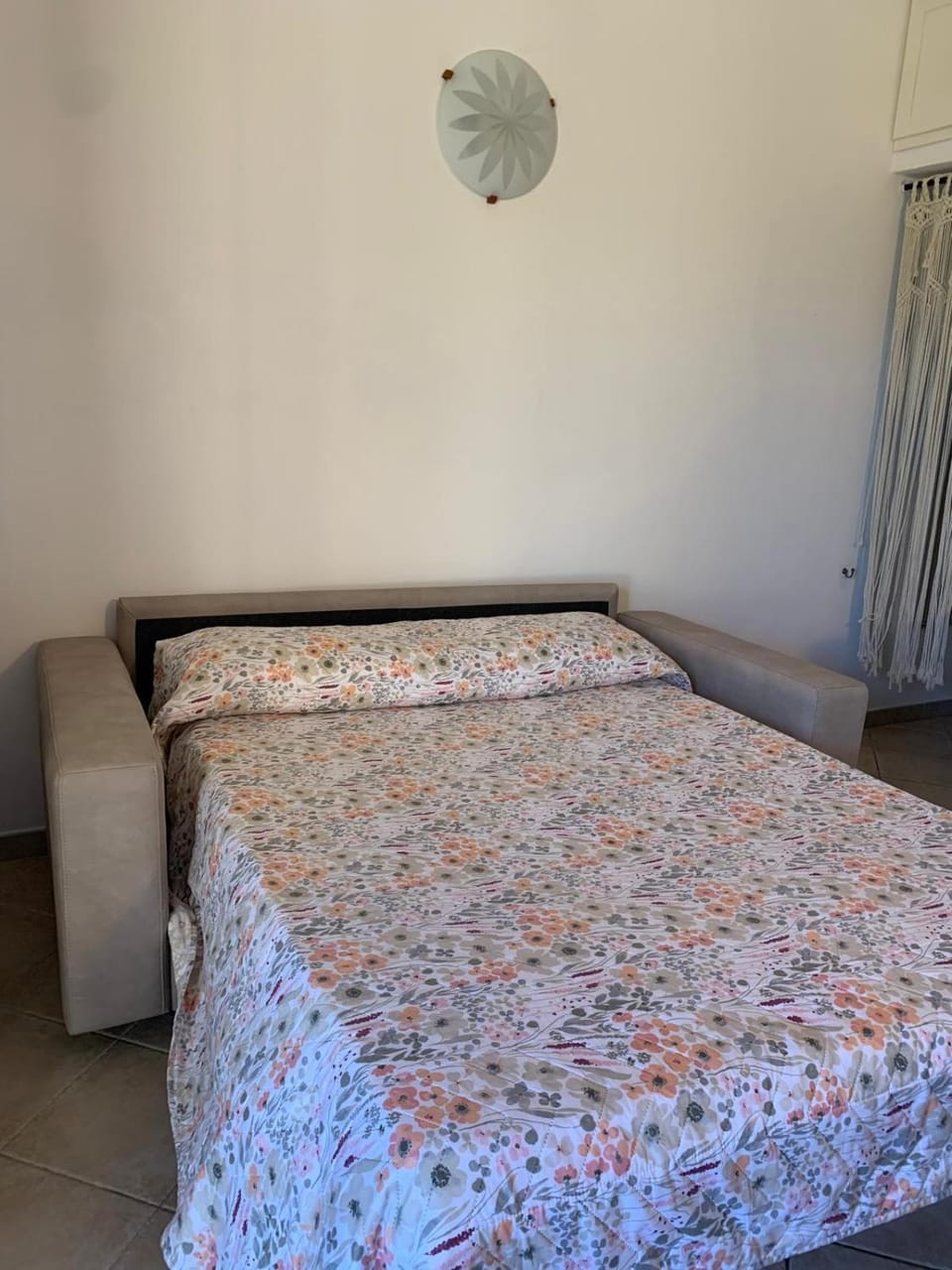 Bed, Living room, Photo of the whole room