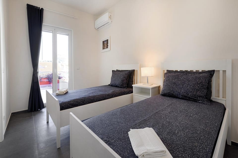 Bed, Photo of the whole room, Bedroom, towels, air conditioner