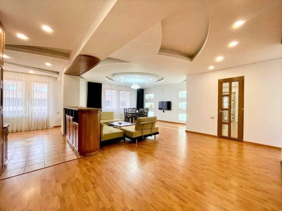 Northern Avenue , Luxury & Spacious apartment + Open Balcony with a Stunning City View , CITY CENTER Apartment in Yerevan