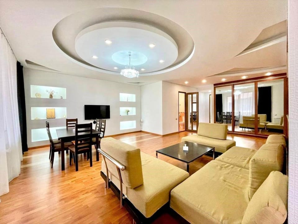 Northern Avenue , Luxury & Spacious apartment + Open Balcony with a Stunning City View , CITY CENTER Apartment in Yerevan