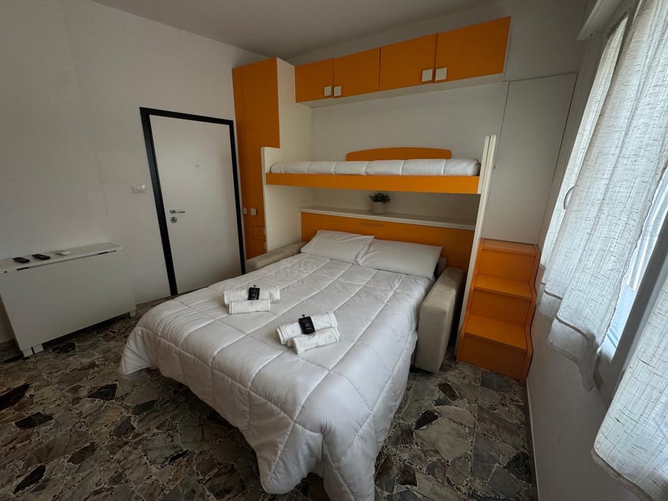 Host in Italy - 200m from the sea, beach place included Apartment in Lido di Jesolo