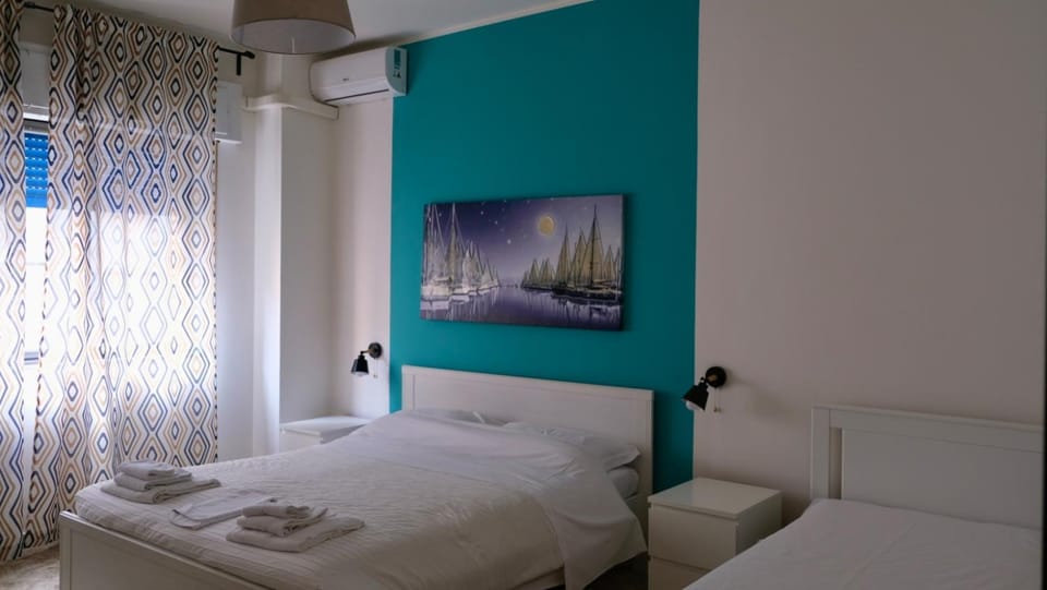 Bed, Photo of the whole room, air conditioner