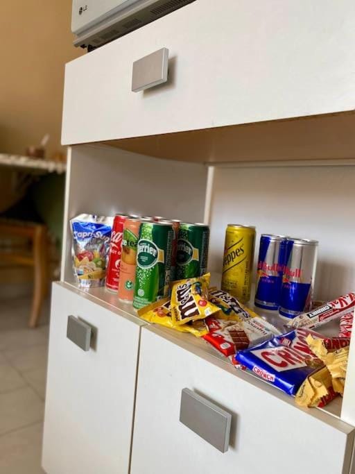 Kitchen or kitchenette, Food and drinks, Food, vending machine