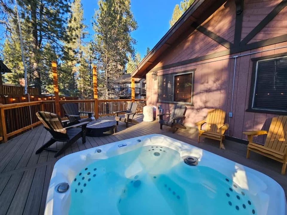 Wolf's Chalet Summit Hot Tub Pet Friendly House in Big Bear