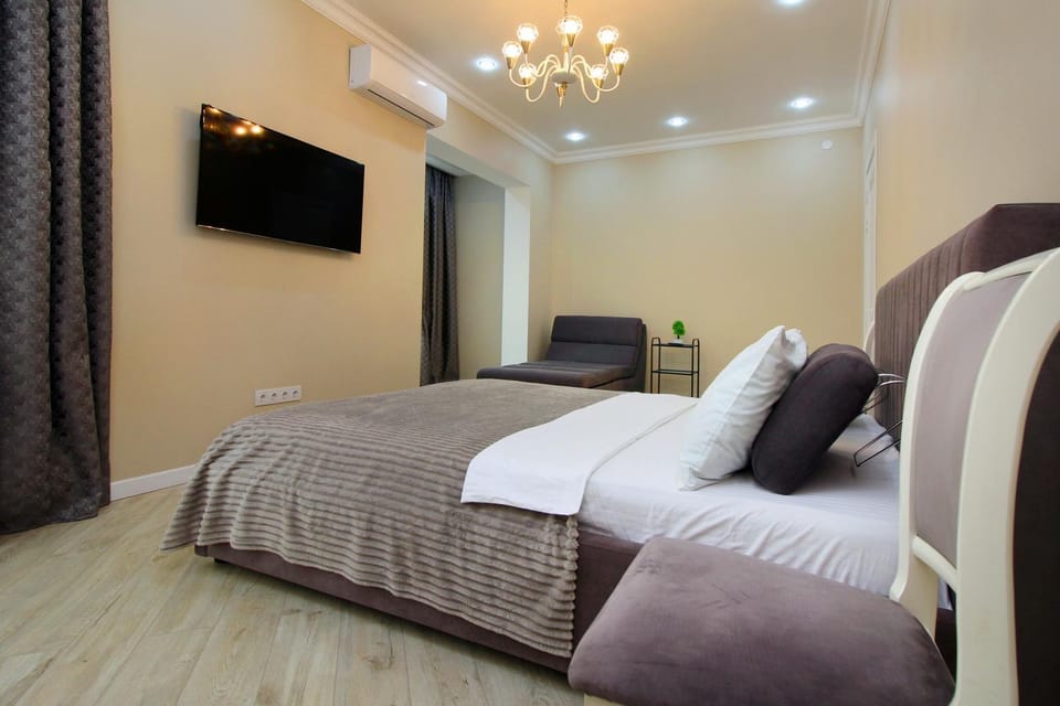 Вид на горы! 3-комнаты 2-спальни Apartments Comfort City Apartment in Almaty
