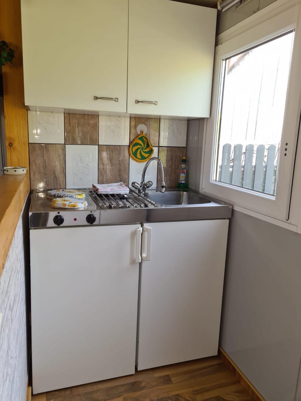 Kitchen or kitchenette, stove