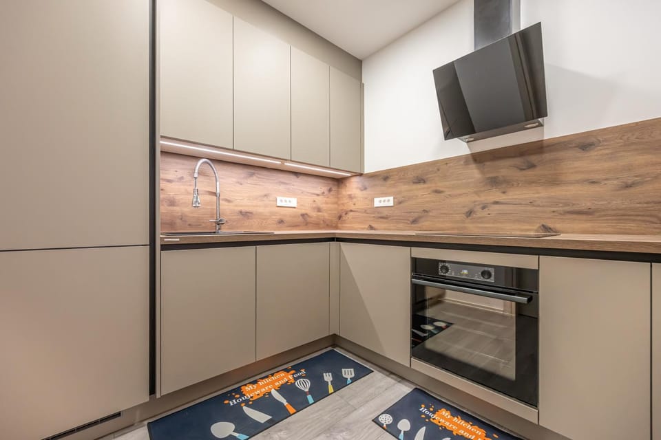 Kitchen or kitchenette, oven, stove