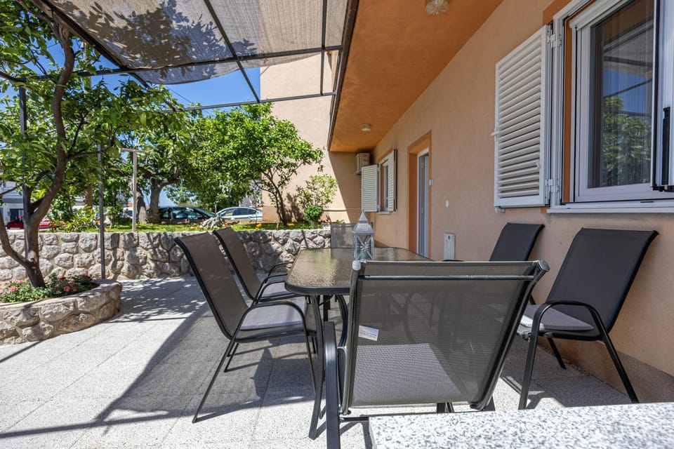 Property building, Balcony/Terrace, Seating area