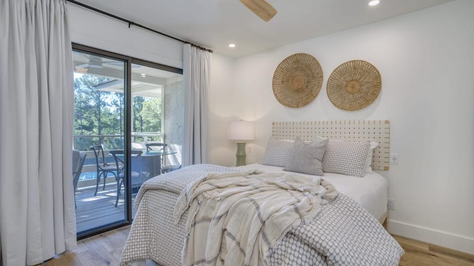 Walk to the Beach Contemporary Coastal Villa Fully Remodeled Spring 2024 Expansive Balcony Villa in Hilton Head Island