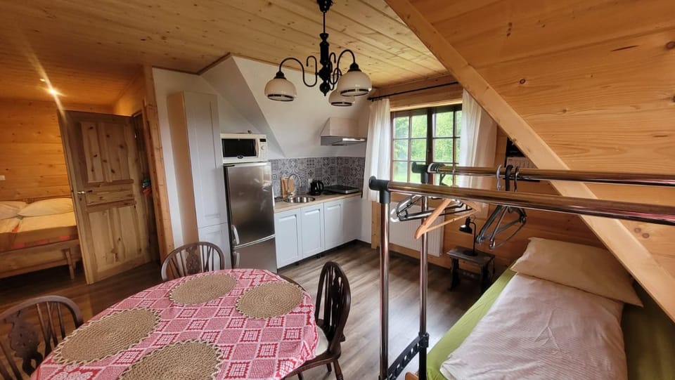 Chata Drapula - Gospodarstwo Agroturystyczne - Apartament na wyłączność z widokiem na góry i aneksem kuchennym Farm Stay in Lesser Poland Voivodeship