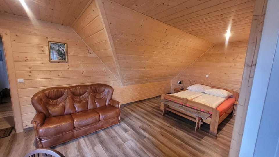 Chata Drapula - Gospodarstwo Agroturystyczne - Apartament na wyłączność z widokiem na góry i aneksem kuchennym Farm Stay in Lesser Poland Voivodeship