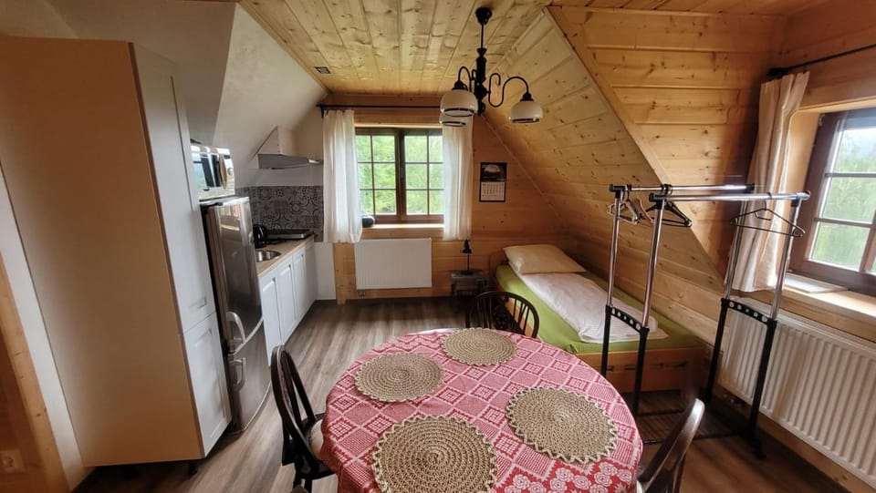 Chata Drapula - Gospodarstwo Agroturystyczne - Apartament na wyłączność z widokiem na góry i aneksem kuchennym Farm Stay in Lesser Poland Voivodeship