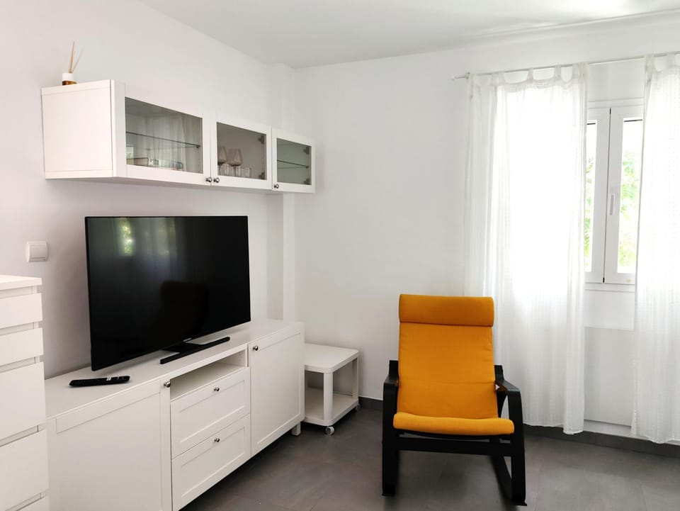 Communal lounge/ TV room, TV and multimedia, Living room, Seating area