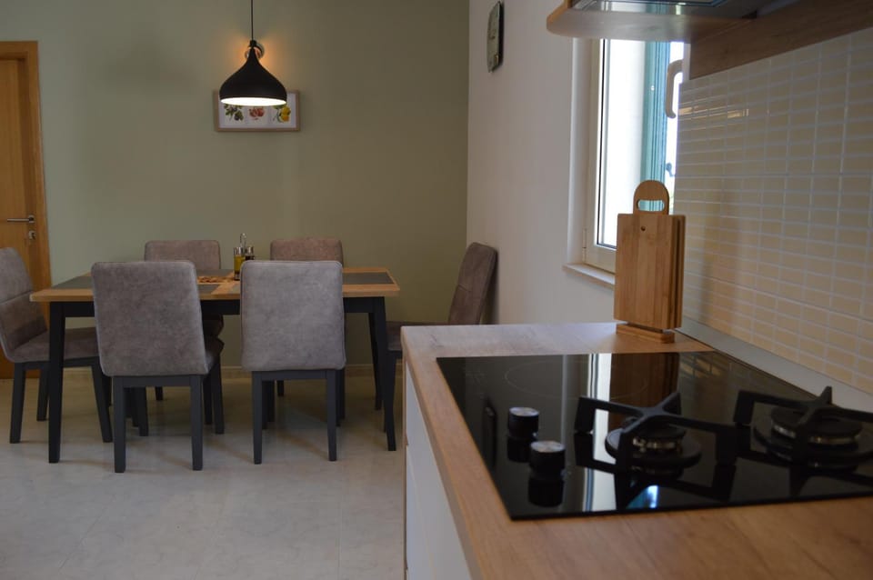 Kitchen or kitchenette, Dining area, stove, kitchen