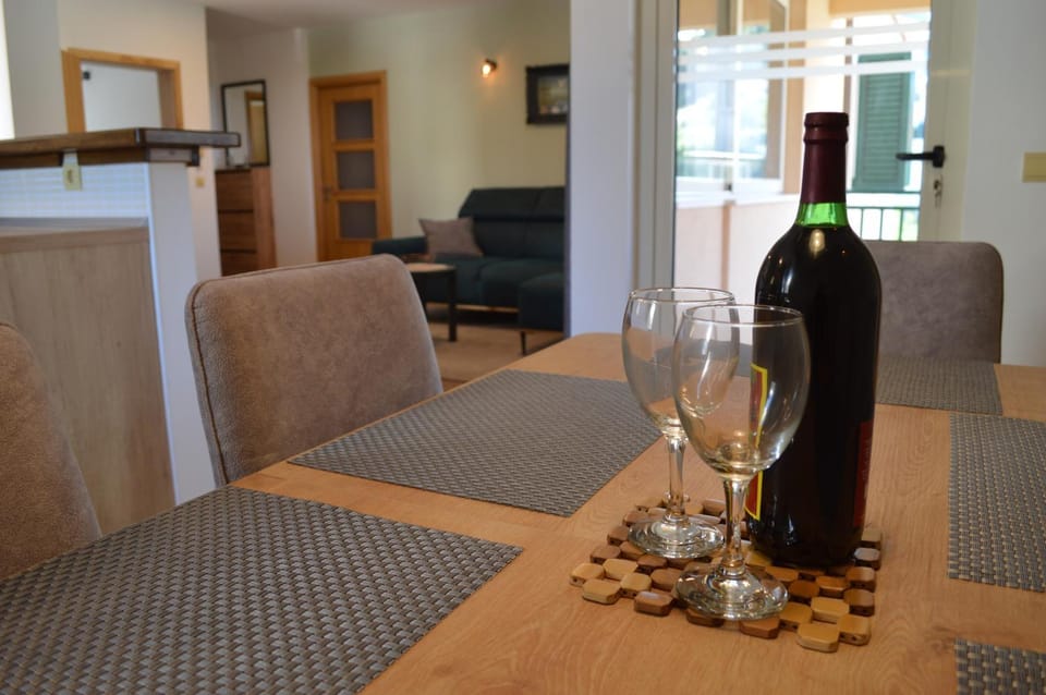 Balcony/Terrace, Living room, Seating area, Dining area, kitchen