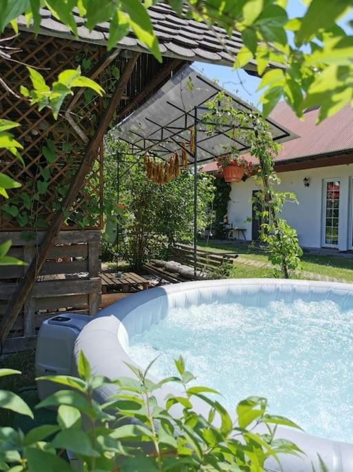 Garden, Hot Tub