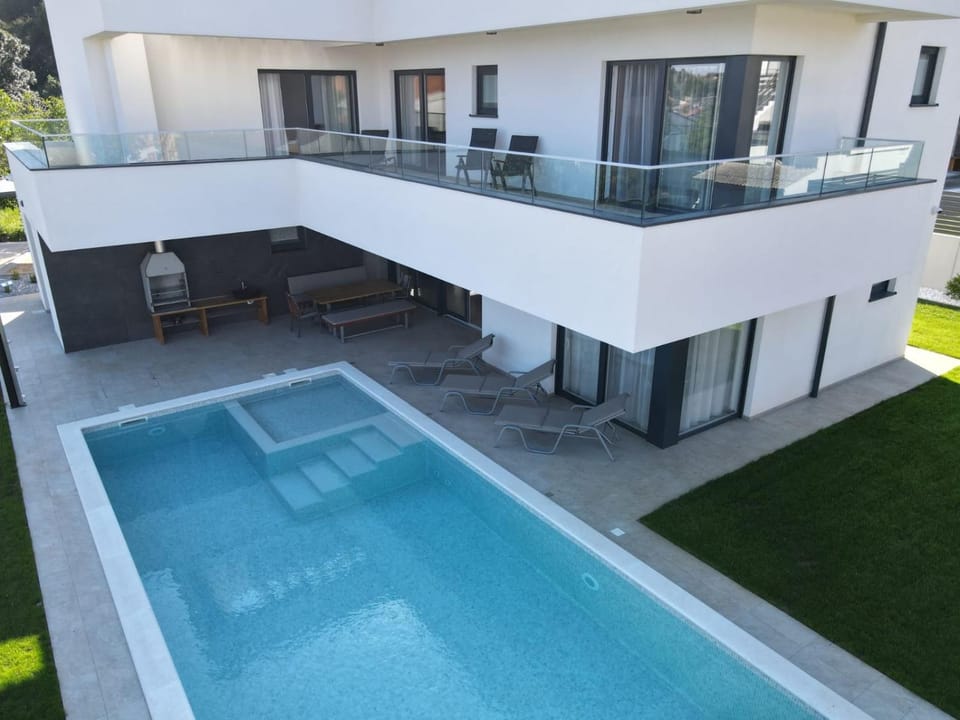 Property building, Swimming pool