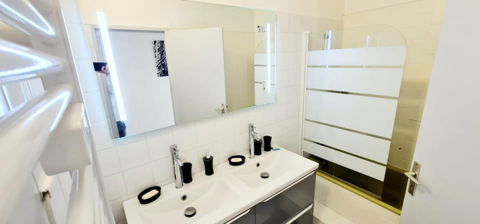 Shower, Bath