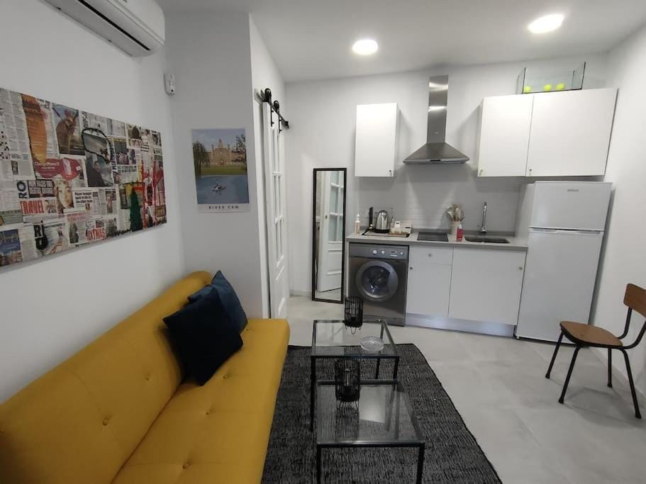 Kitchen or kitchenette, Seating area, Dining area, air conditioner
