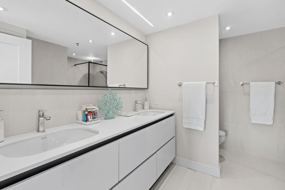 Bathroom, Bath, towels