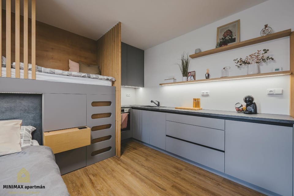 Bed, Kitchen or kitchenette, Photo of the whole room, oven, stove