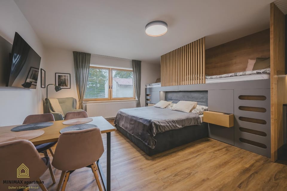 Bed, TV and multimedia, Living room, Photo of the whole room, Seating area, Bedroom