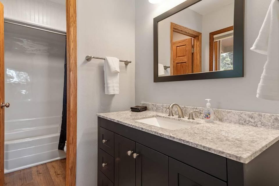 Shower, Bathroom, towels