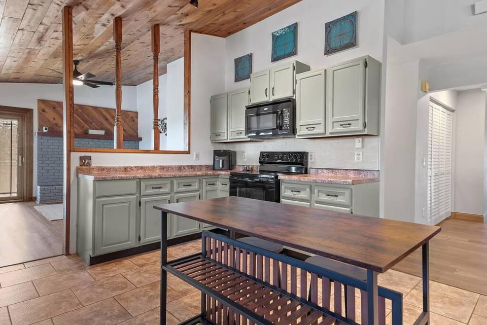 Kitchen or kitchenette, Dining area, dishwasher, oven, stove, toaster