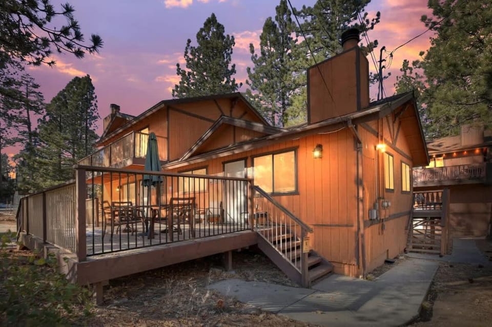 Moose Lodge Slopes Unit A ! View and Fire pit Apartment in Big Bear