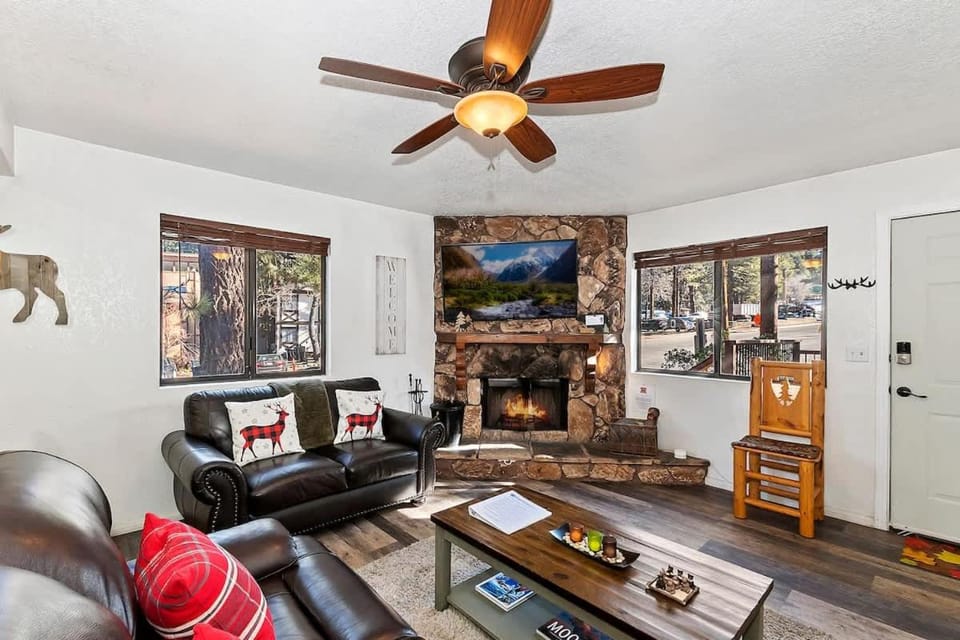 Moose Lodge Slopes Unit A ! View and Fire pit Apartment in Big Bear