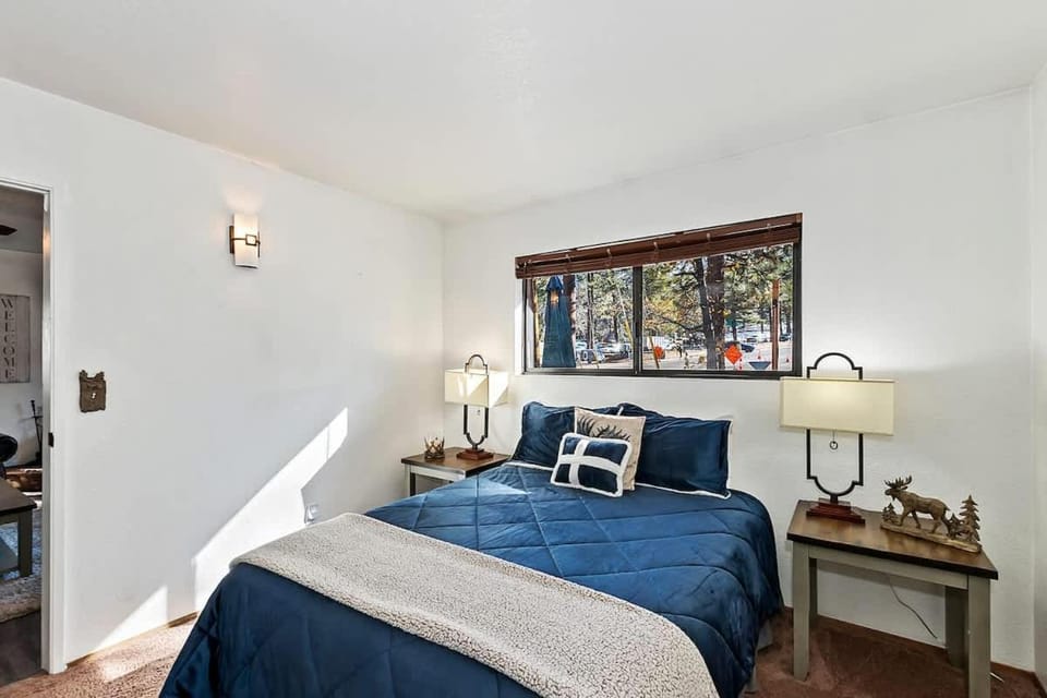 Moose Lodge Slopes Unit A ! View and Fire pit Apartment in Big Bear