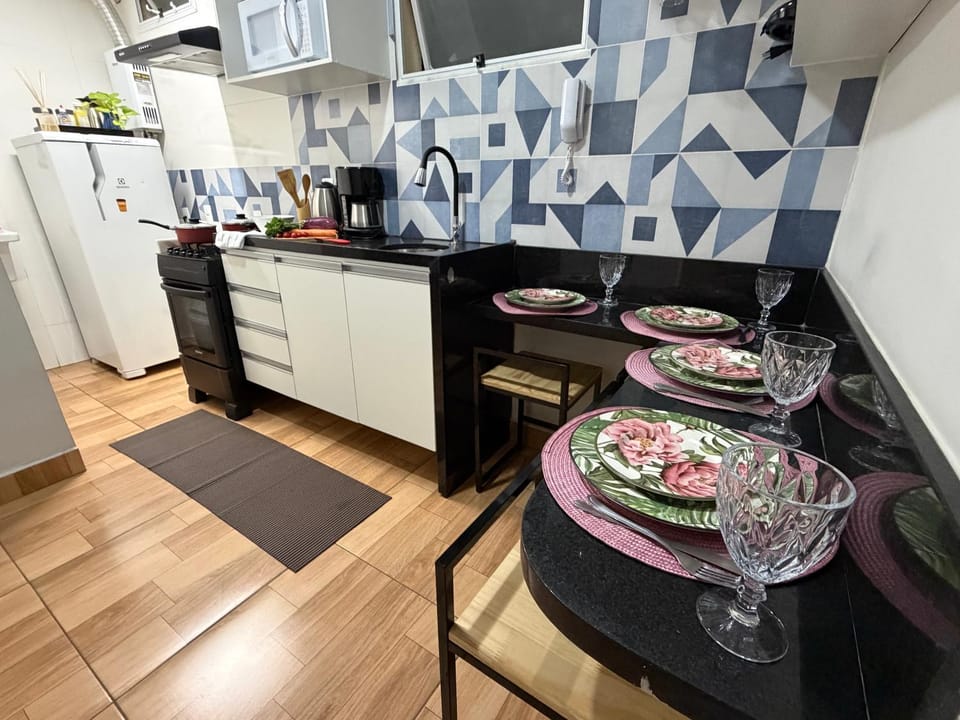 Kitchen or kitchenette, Dining area, oven, stove