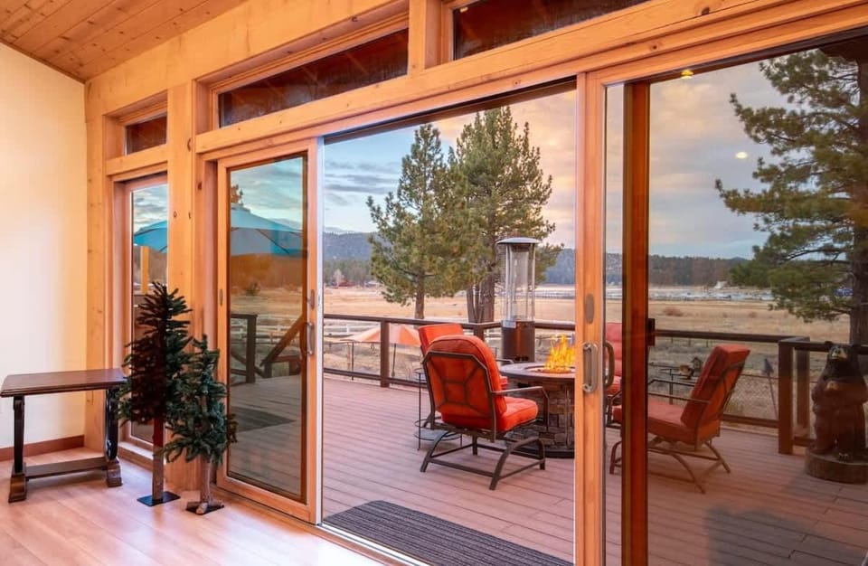 Lake Time Villa NEW Luxury with HOT TUB House in Big Bear