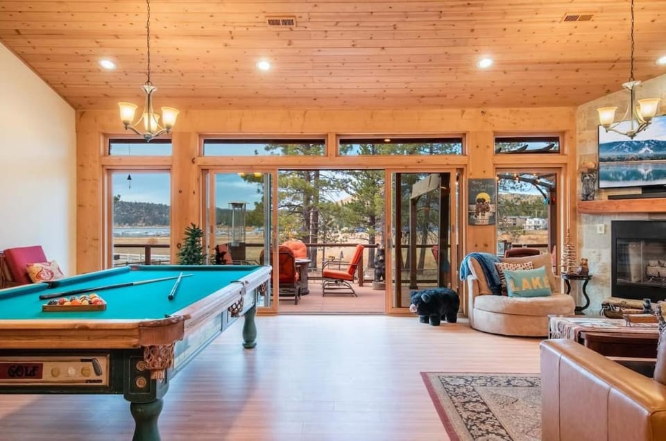 Lake Time Villa NEW Luxury with HOT TUB House in Big Bear